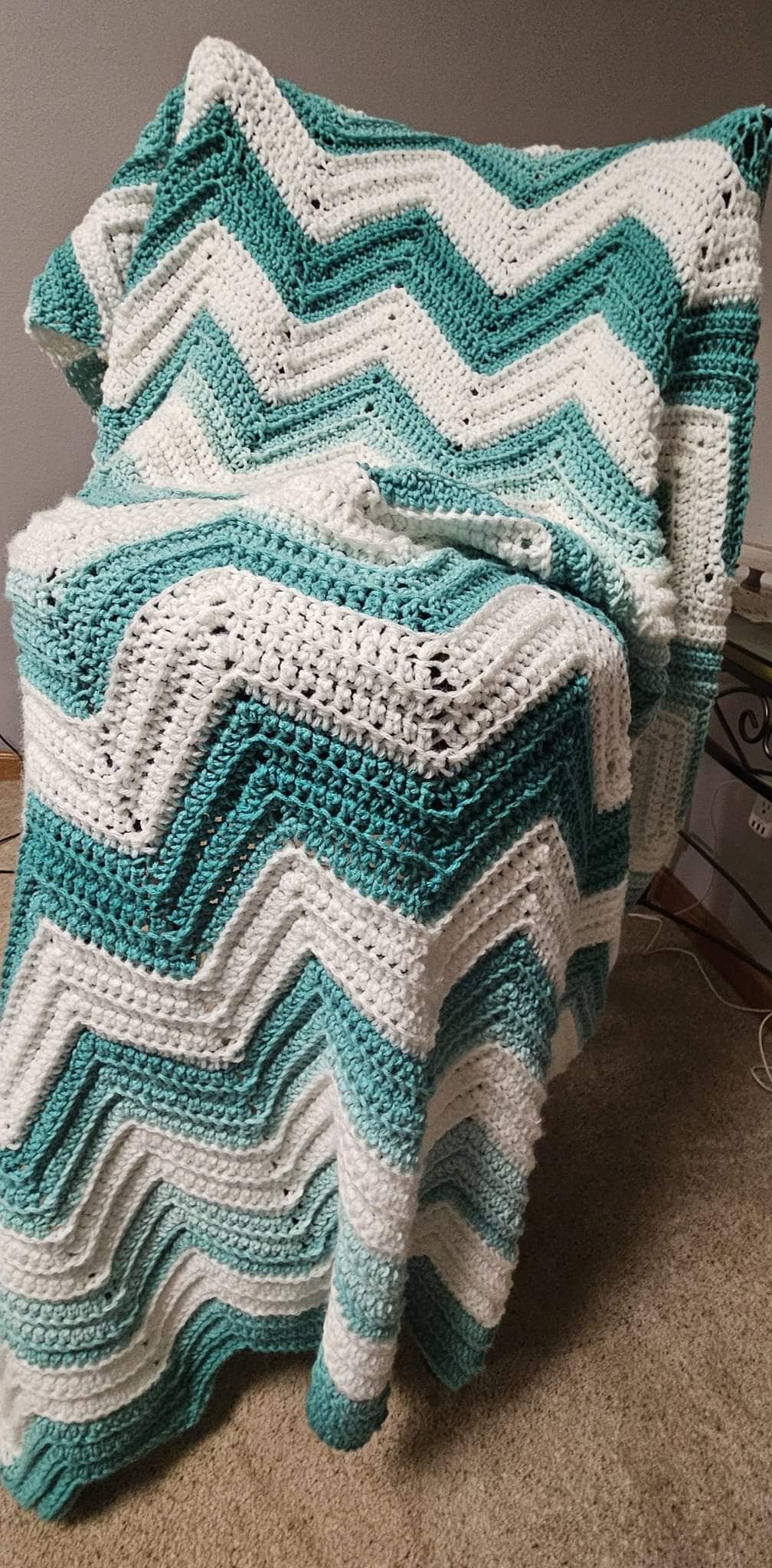 Spearmint & White Ripple Crochet Throw Blanket